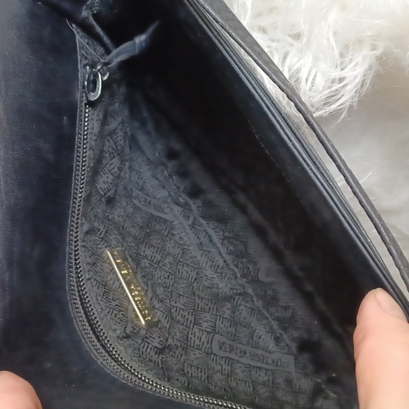 Bottega Veneta Black Woven Crossbody - Picture 15 of 16